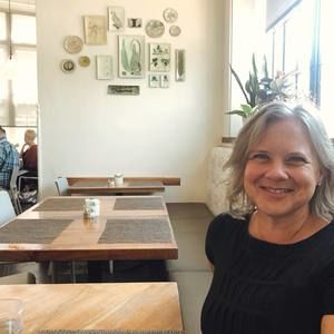 Meet your Posher, Elizabeth